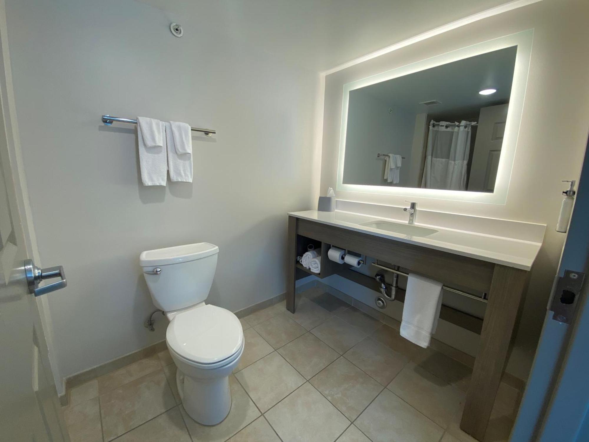 Wingate By Wyndham State Arena Raleigh/Cary Hotel Екстер'єр фото
