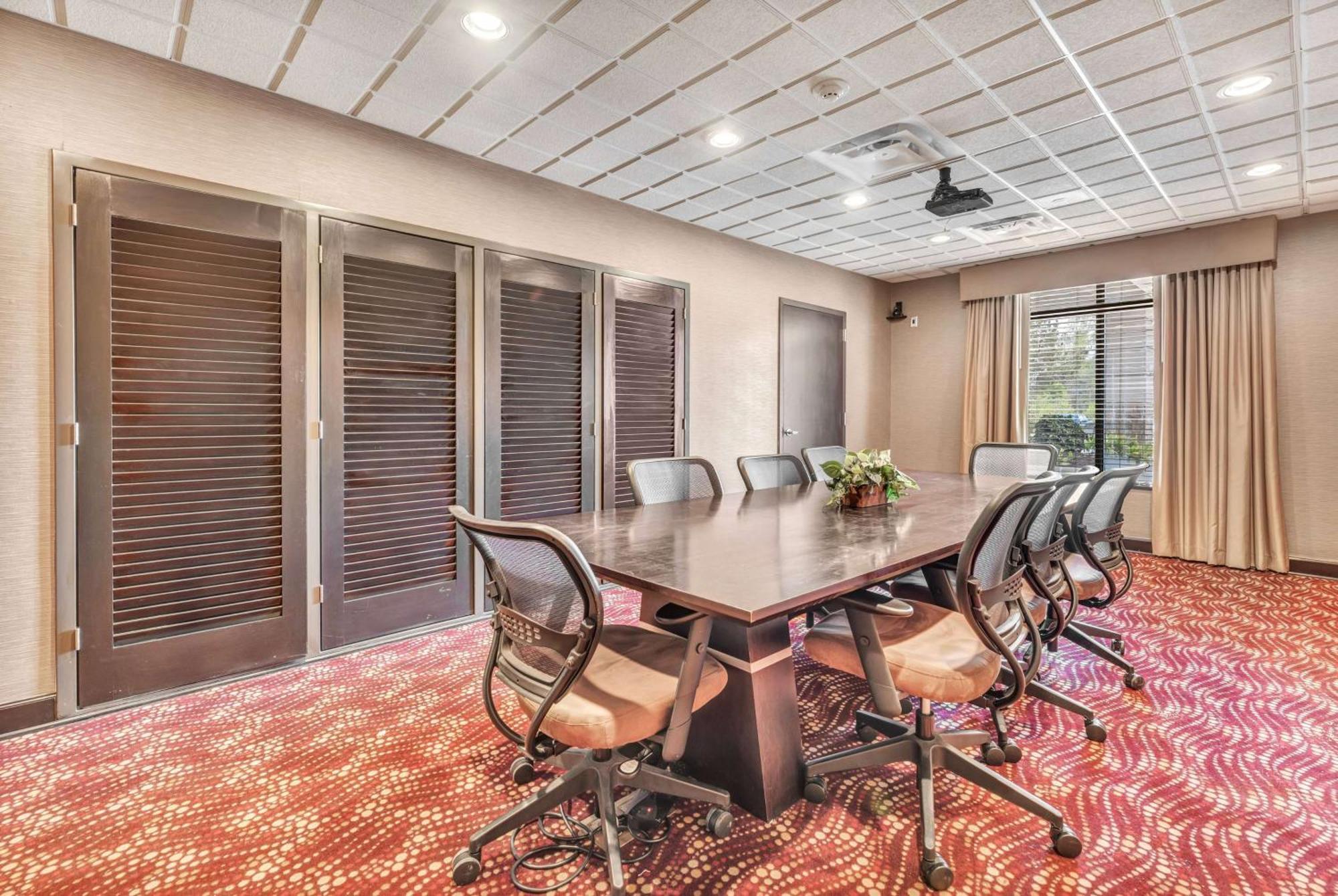 Wingate By Wyndham State Arena Raleigh/Cary Hotel Екстер'єр фото
