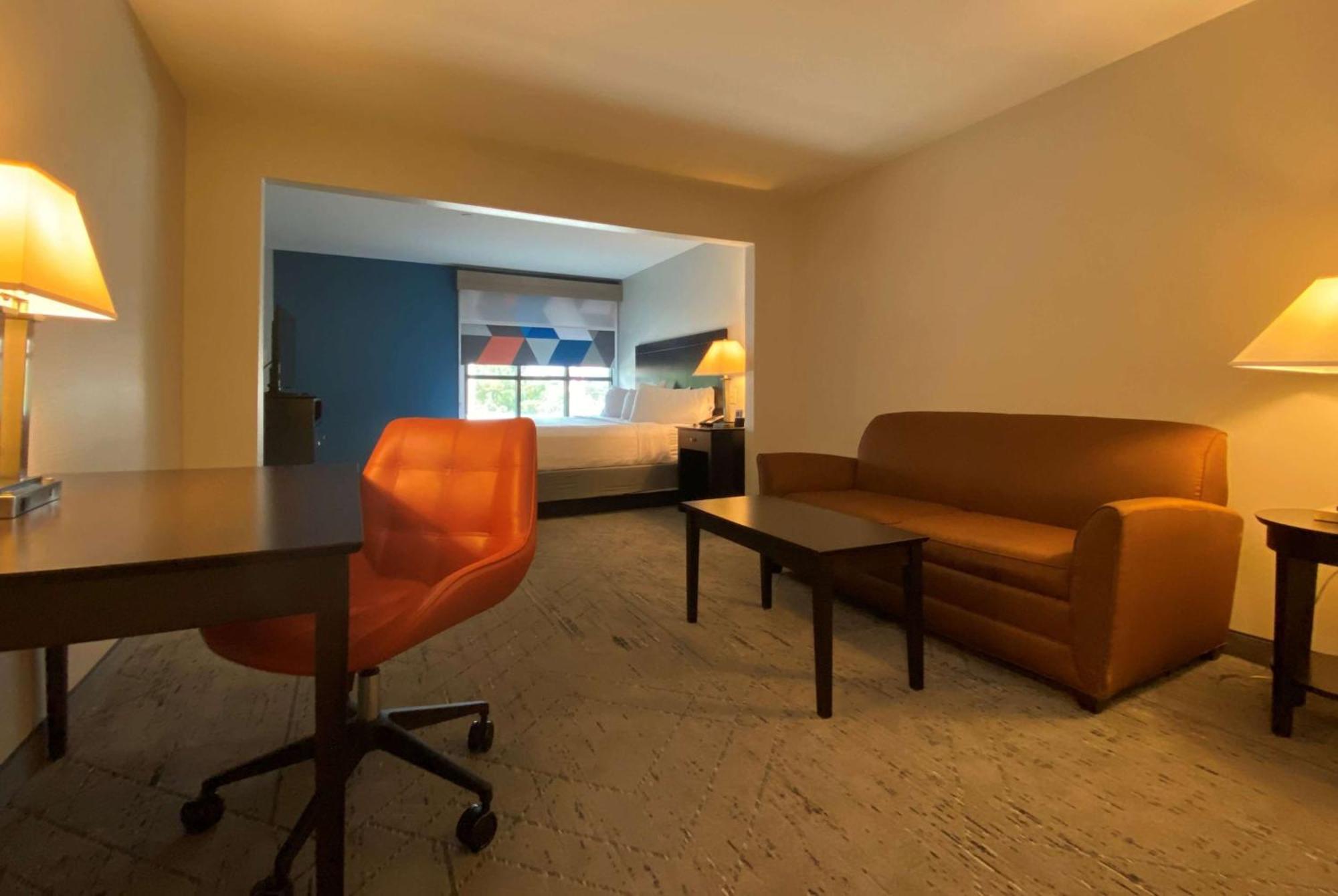Wingate By Wyndham State Arena Raleigh/Cary Hotel Екстер'єр фото