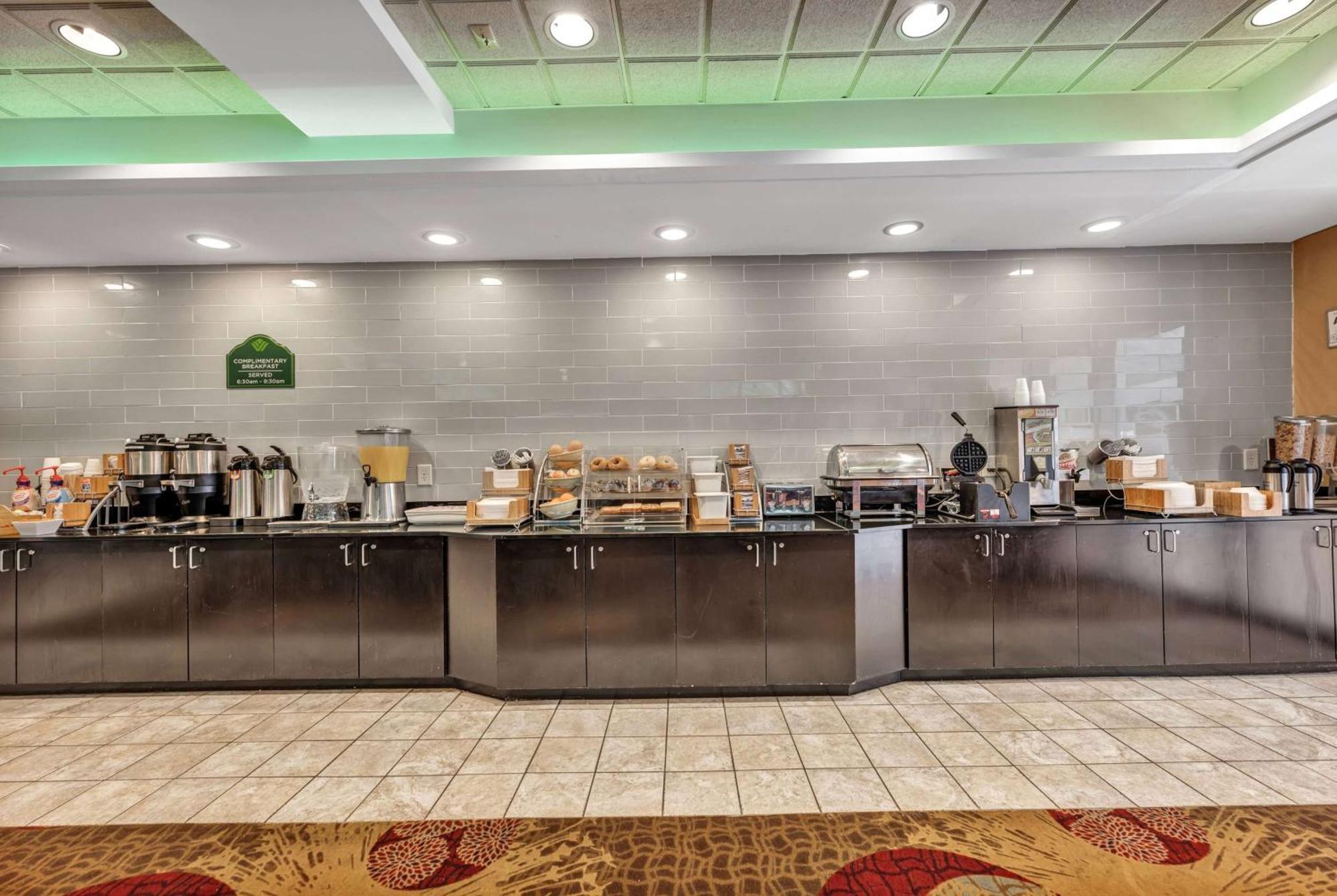 Wingate By Wyndham State Arena Raleigh/Cary Hotel Екстер'єр фото